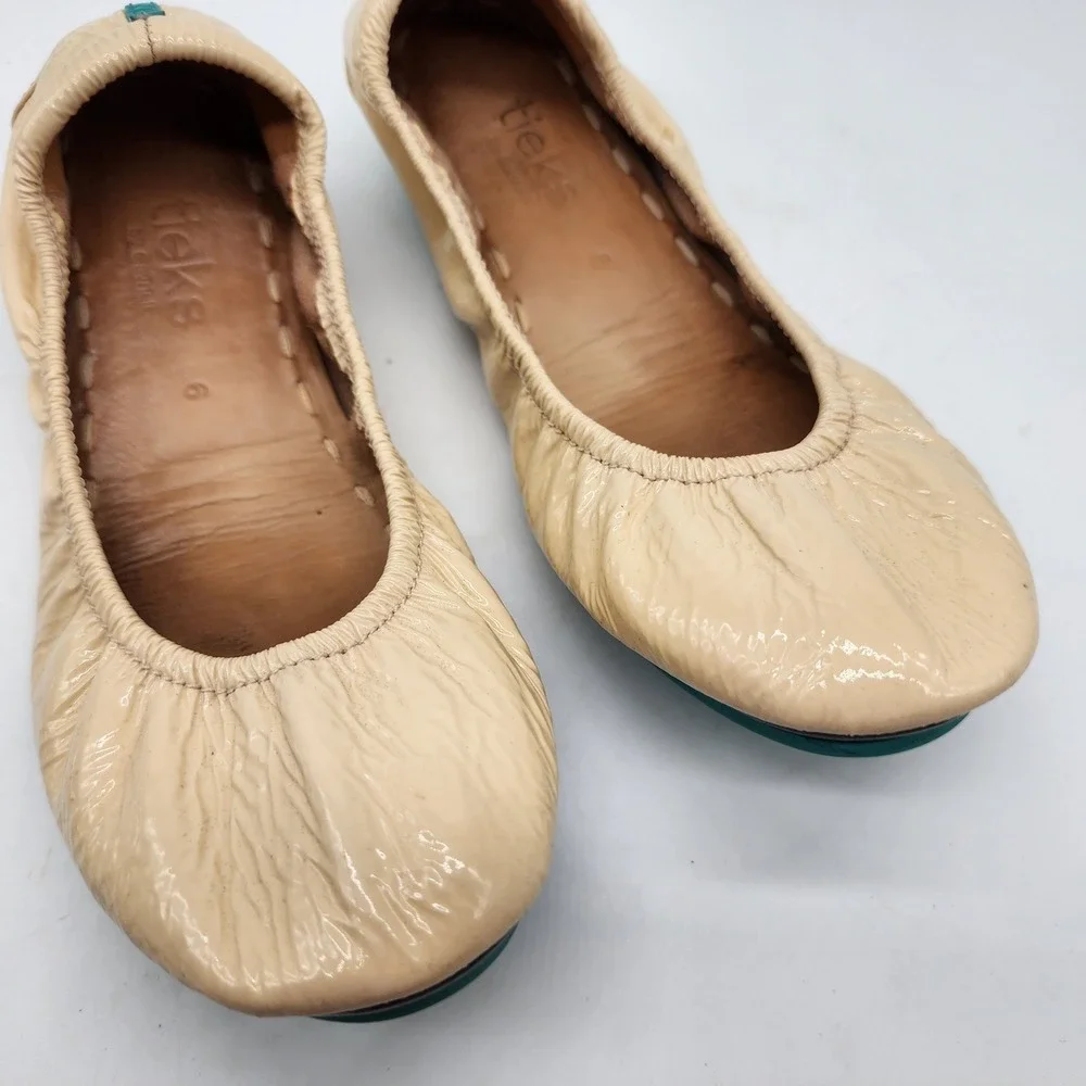 Tieks Biscotti Patent Leather Ballet Flats Women's 6 Cream Tan Neutral Foldable